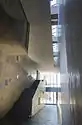 体育館 左)外観 右)エントランス