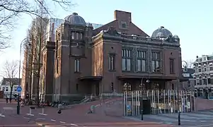 市民劇場 (ウィルソン広場)。