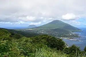 登龍峠から八丈富士を望む