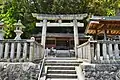 後円部に隣接する八幡神社