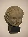 「笑う少年」