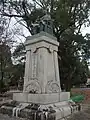 銅像「前田栄次郎翁」（灰宝神社）
