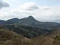 明神ヶ岳から見た金時山。イノシシの鼻のように突き出た山容から、かつては猪鼻嶽と呼ばれた。