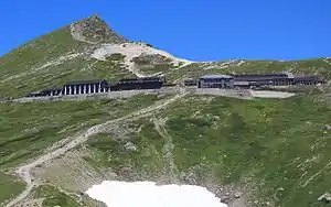 丸山から望む白馬山荘。