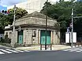 改装後の駅舎