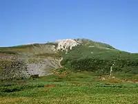 室堂から望む白山（御前峰）