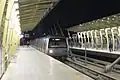 2号線のハリッチ駅プラットホーム