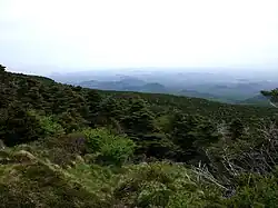 城坂岳登山路から望む側火山群(2008年6月)