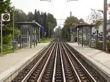 ニーダーカウフンゲン・ミッテ駅(Niederkaufungen Mitte)は6本の線路が並ぶガントレット構造となっている(2014年撮影)