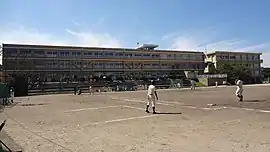 島根県立浜田商業高等学校(2015年、正門裏)