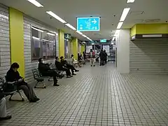 1番乗り場側待合室