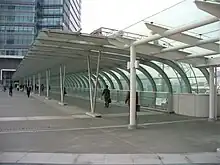 橋上より日産グローバル本社方面を望む