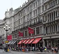 ロンドンのハムリーズの旗艦店