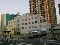 JR放出駅旧駅舎跡に建設された放出駅前NKビル(2007年5月)