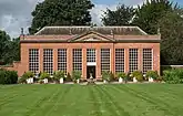 ハンバリーホール(en:Hanbury Hall)のオランジェリーとキノコの家