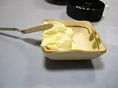 練って水分を抜いた後、好みで塩を入れて完成した手作りバター。