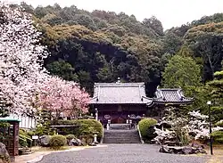 境内