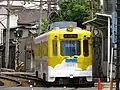雲電車（黄色）＆パチンコ店「P-ROOTs CASINO」塗装時代のモ501（2014年5月6日）
