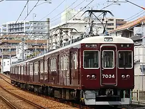 伊丹線用の7000系電車(新伊丹駅 - 伊丹駅間)