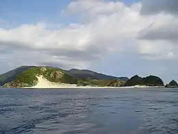 東側に対峙するハンミャ島