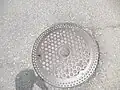 紋章付きのマンホール紋章は徳島県那賀郡羽ノ浦町の町章