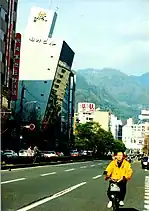 柏井ビル倒壊 推移1(傾いていた頃)