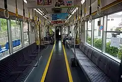 車内(5913号車)