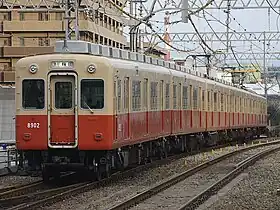 8901形電車。狭義の「赤胴車」はこの旧塗色を指す