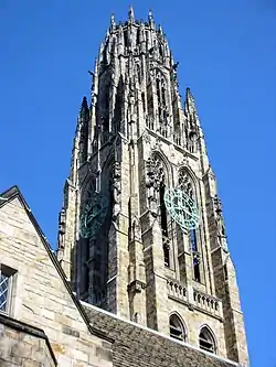 イェール大学の時計塔であるハークネス塔(Harkness Tower)。大学の、そしてニューヘイブンのシンボルである。