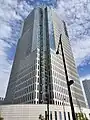 西側。壁面の意匠が対称になっている。