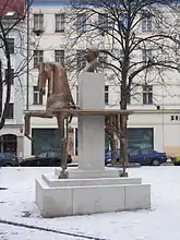 そのパブの近くにある彼の像（Žižkov, Praha）