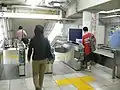 桜川公園方面改札口（2005年10月）