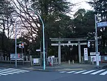 北側の鳥居（裏参道）