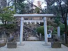 鳩森八幡神社の千駄ヶ谷富士当時の場所に現存する最古の富士塚※都指定有形民俗文化財