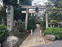 正面鳥居と社号標