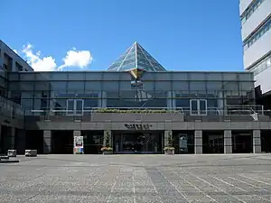 市民図書館（1F）美術ギャラリー（2F）