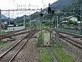 大月駅側のホーム端より大月方面を見る。一番右が折返し線（2006年7月）