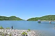 初立池