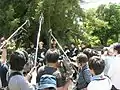 囲み取材を受ける2代目忍者隊の面々（2016年5月）
