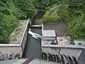 天端よりダム直下公園を望む