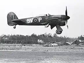 離陸するタイフーン Mk.IB RB402号機(カナダ空軍439飛行隊所属、1945年撮影)