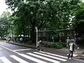 公道から博物館を見る（2010年7月30日撮影）