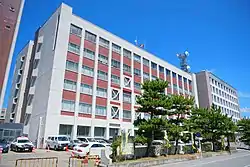 秋田県警察本部庁舎(右側が第二庁舎)