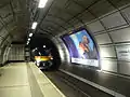 駅に到着する列車