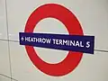 ロンドン地下鉄の駅名版。
