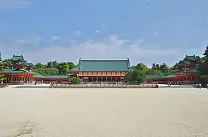 平安時代に即位礼が行われた大極殿(明治期に復元された平安神宮外拝殿)