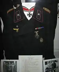 陸軍の戦車装甲車搭乗員の黒い軍服