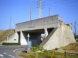 県道43号の整備で架け替えられた平坂跨道橋。三河線碧南-吉良吉田間廃止に伴い、解体された（2009年）