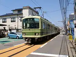 旧標準塗装(2000形導入以降の薄緑ががったクリーム色のもの)の1001編成