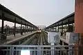 列車がヘンプステッド駅に到着する。